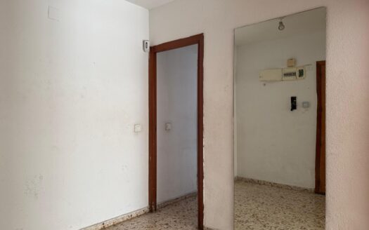 Gran oportunidad en Gandia: 4 dormitorios con balcón y ascensor para crear tu hogar ideal