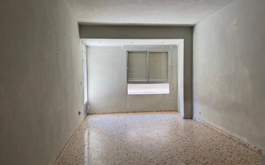 Gran oportunidad en Gandia: 4 dormitorios con balcón y ascensor para crear tu hogar ideal