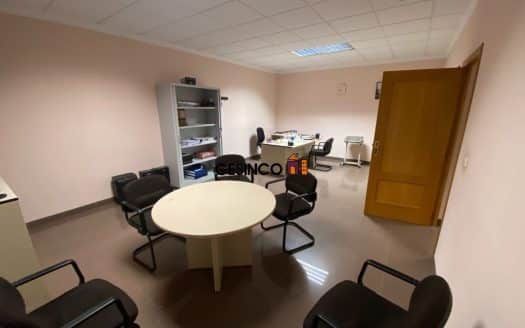 PARCELA DE 2200 m² CON DOS NAVES CONSTRUIDAS