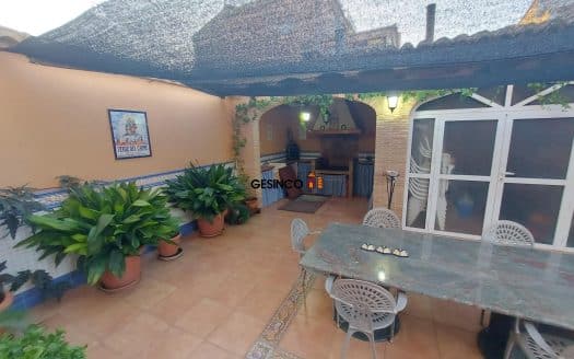 ENCANTADORA CASA UNIFAMILIAR