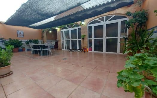 ENCANTADORA CASA UNIFAMILIAR