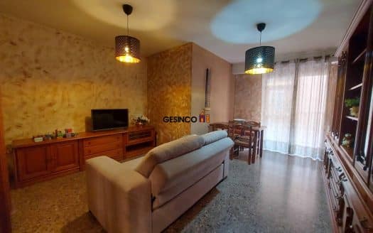 VIVIENDA EN SEGUNDA PLANTA CON ASCENSOR Y BALCÓN