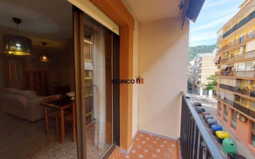 VIVIENDA EN SEGUNDA PLANTA CON ASCENSOR Y BALCÓN