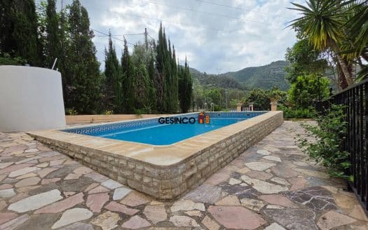 EXCELENTE CHALET CON VISTAS PANORÁMICAS EN URBANIZACIÓN PINO CHICO