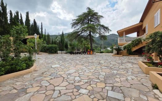 EXCELENTE CHALET CON VISTAS PANORÁMICAS EN URBANIZACIÓN PINO CHICO