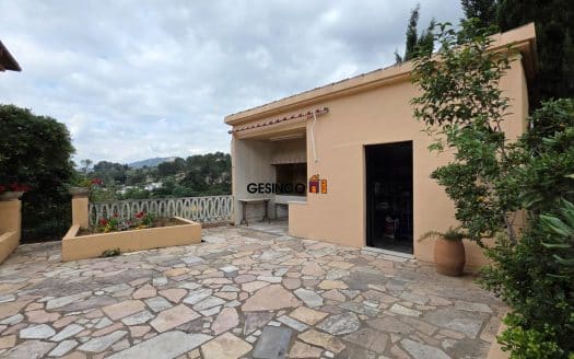 EXCELENTE CHALET CON VISTAS PANORÁMICAS EN URBANIZACIÓN PINO CHICO