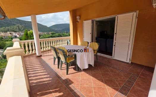 EXCELENTE CHALET CON VISTAS PANORÁMICAS EN URBANIZACIÓN PINO CHICO