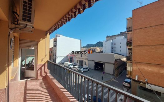 VIVIENDA SEGUNDA PLANTA CON ASCENSOR PARA REFORMAR