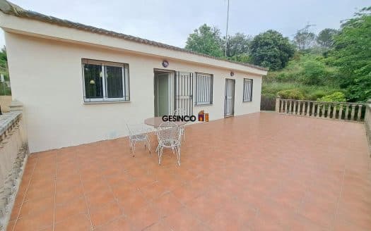 CHALET EN PARCELA RÚSTICA EN LA ZONA DE PINO CHICO