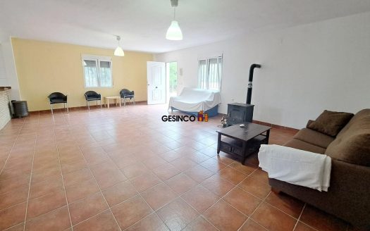 CHALET EN PARCELA RÚSTICA EN LA ZONA DE PINO CHICO