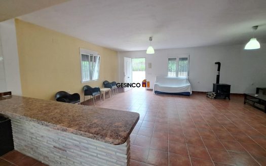 CHALET EN PARCELA RÚSTICA EN LA ZONA DE PINO CHICO