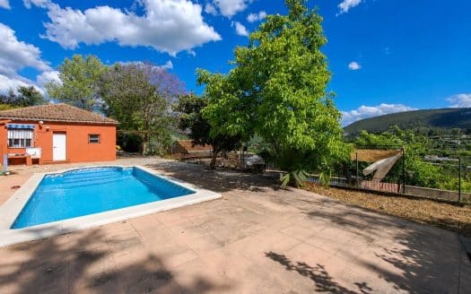 CHALET SOBRE PARCELA URBANA CON VISTAS PANORÁMICAS