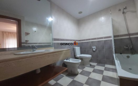 PISO EN TERCERA PLANTA CON ASCENSOR Y PLAZA DE GARAJE