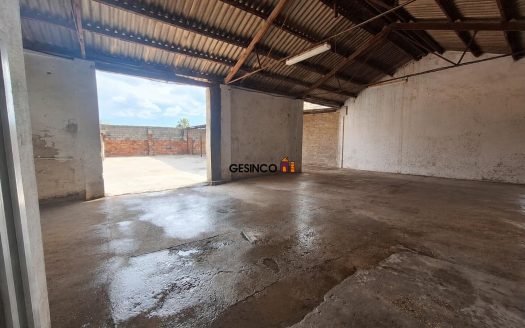 NAVE DIÁFANA CON PATIO EN LA LLOSA DE RANES