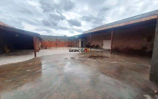 NAVE DIÁFANA CON PATIO EN LA LLOSA DE RANES