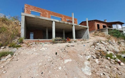 CHALET EN CONSTRUCCIÓN EN URBANIZACIÓN