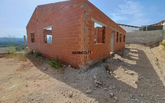 CHALET EN CONSTRUCCIÓN EN URBANIZACIÓN