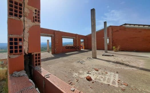 CHALET EN CONSTRUCCIÓN EN URBANIZACIÓN