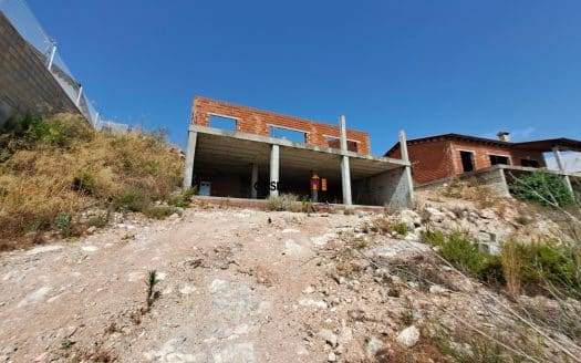 CHALET EN CONSTRUCCIÓN EN URBANIZACIÓN