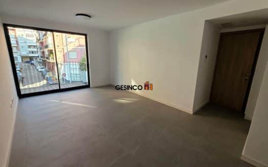 PISO SIN AMUEBLAR CON EXCELENTE TERRAZA EN ALQUILER