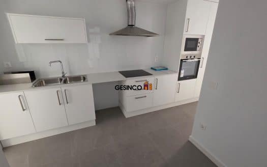 PISO SIN AMUEBLAR CON EXCELENTE TERRAZA EN ALQUILER