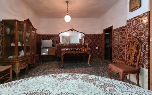 CASA CON PATIO Y TERRAZA EN VENTA EN AIELO DE MALFERIT