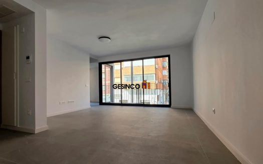 EXCELENTE VIVIENDA SIN AMUEBLAR CON TERRAZA