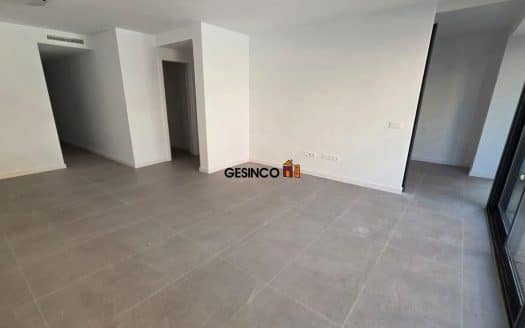 EXCELENTE VIVIENDA SIN AMUEBLAR CON TERRAZA
