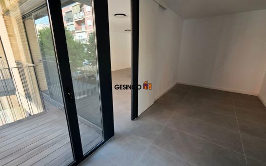 EXCELENTE VIVIENDA SIN AMUEBLAR CON TERRAZA