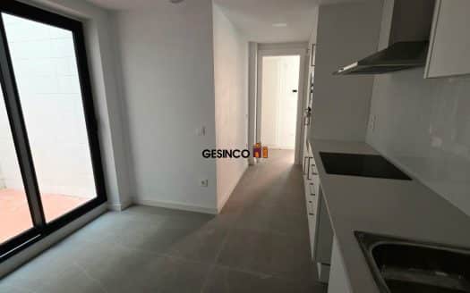 EXCELENTE VIVIENDA SIN AMUEBLAR CON TERRAZA