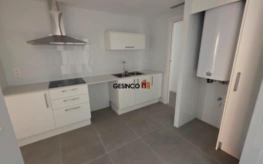 EXCELENTE VIVIENDA SIN AMUEBLAR CON TERRAZA