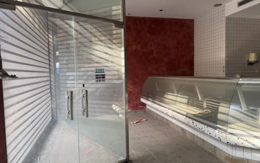 Gran local comercial de 500 m² con doble acceso y excelente ubicación en Gandia