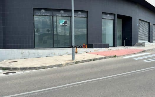 CONJUNTO DE LOCALES EN ZONA COMERCIAL, FRENTE CAMPO DE FUTBOL, JUNTO MERCADONA,