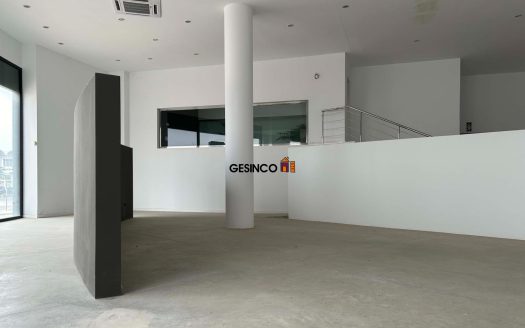 CONJUNTO DE LOCALES EN ZONA COMERCIAL, FRENTE CAMPO DE FUTBOL, JUNTO MERCADONA,