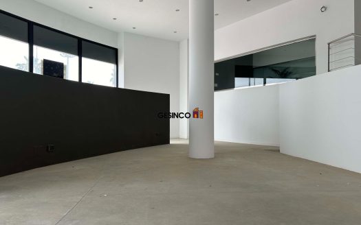 CONJUNTO DE LOCALES EN ZONA COMERCIAL, FRENTE CAMPO DE FUTBOL, JUNTO MERCADONA,