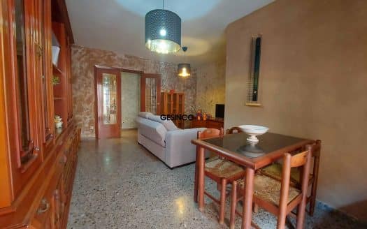VIVIENDA EN SEGUNDA PLANTA CON ASCENSOR Y BALCÓN