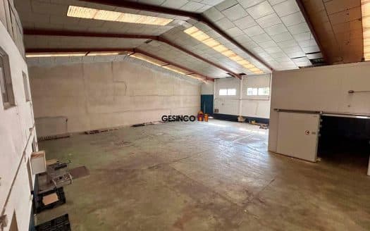 NAVE INDUSTRIAL JUNTO AL MERCADO DE ABASTOS