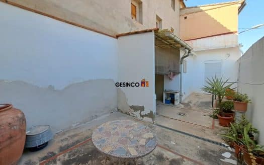 CASA DE PUEBLO CON PATIO Y BUHARDILLA EN CERDÁ