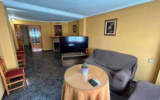 CASA DE PUEBLO CON TERRAZA Y GARAJE