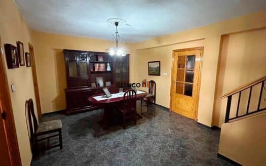CASA DE PUEBLO CON TERRAZA Y GARAJE