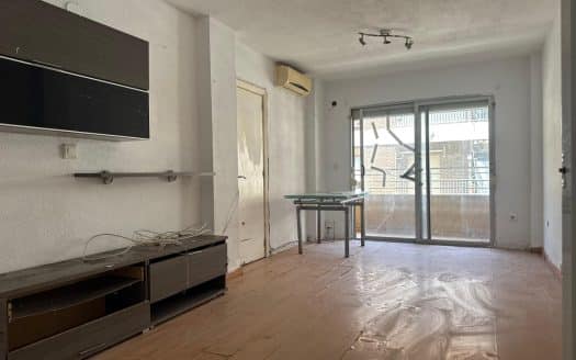 Piso amplio de 3 habitaciones con balcón y muchas posibilidades de reforma en Gandia