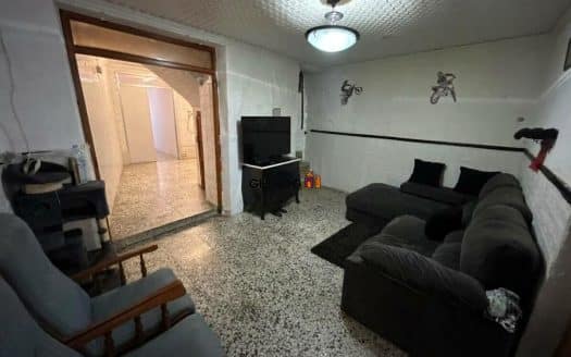 CASA DE PUEBLO CON PATIO Y TERRAZA EN ROTGLÀ I CORBERÀ